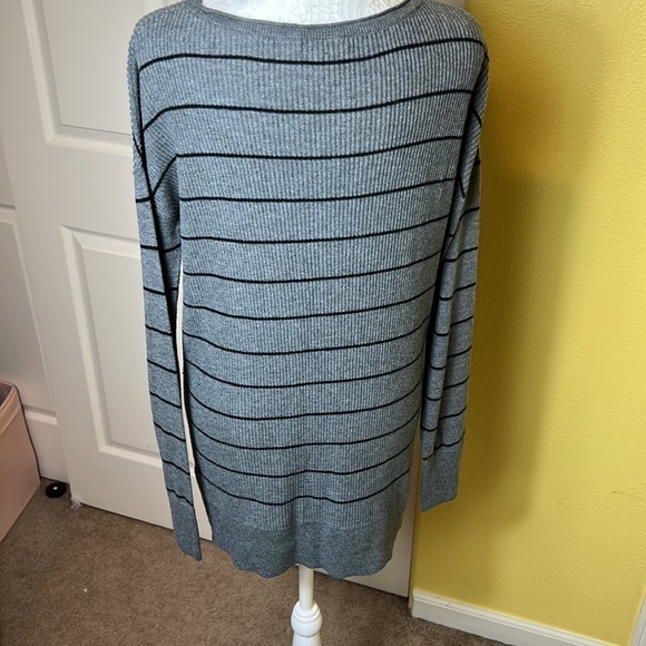 NORDSTROM Caslon Tunic Style Sweater. Size Medium - Picture 2 of 4